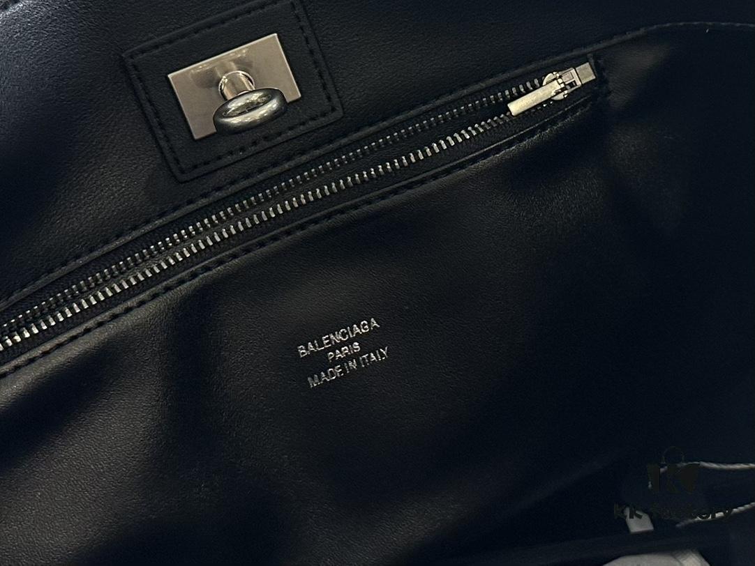 6930e1b16e68136f4d9b236a New BALENCIAGA Winter 24 Collection Re-See Shoulder Bucket Bag, Full-Grain Leather, Minimalist Luxury Design, Upcycled Motorbike Glove Clutch with Keychain Closure, Effortlessly Chic Look