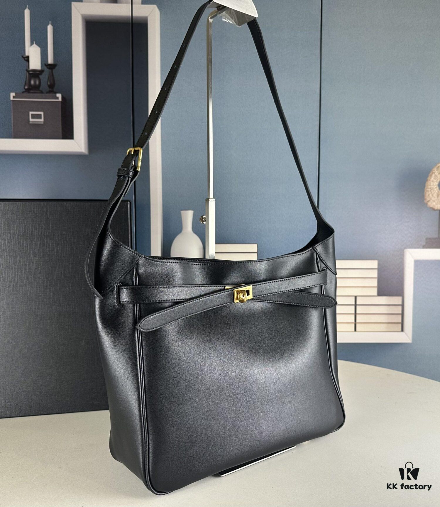 6930e1bc6e68136f4d9b2376 New BALENCIAGA Winter 24 Collection Re-See Shoulder Bucket Bag, Full-Grain Leather, Minimalist Luxury Design, Upcycled Motorbike Glove Handbag with Keychain Closure, Elegant and Sophisticated Lazy Lady Style