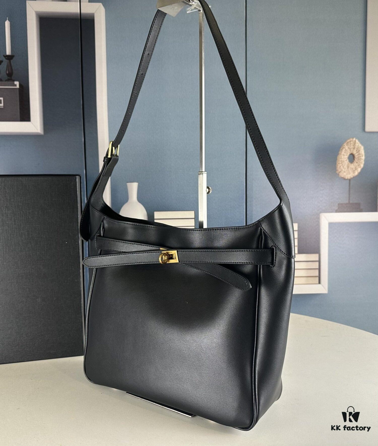 6930e1bc6e68136f4d9b2377 New BALENCIAGA Winter 24 Collection Re-See Shoulder Bucket Bag, Full-Grain Leather, Minimalist Luxury Design, Upcycled Motorbike Glove Handbag with Keychain Closure, Elegant and Sophisticated Lazy Lady Style