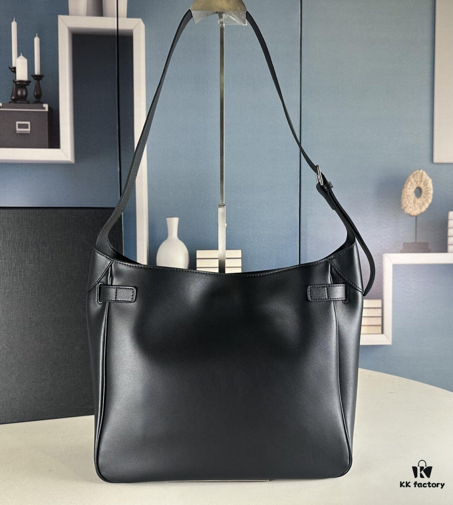 6930e1c46e68136f4d9b2384 New Balenciaga Winter 24 Collection Re-See Shoulder Bucket Bag, Top-Grain Leather, Minimalist Luxury Design, Recycled Motorcycle Glove Handbag with Keychain Closure, Elegant and Sophisticated Look