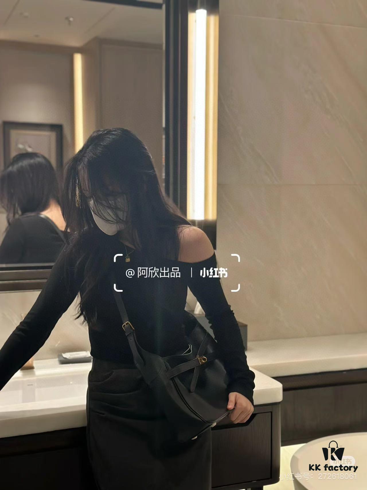 6930e2136e68136f4d9b23f4 New BALENCIAGA Winter 24 Collection Re-See Shoulder Bucket Bag, Full-Grain Leather, Minimalist Luxury Design, Upcycled Motorcycle Glove Clutch with Keychain Closure, Effortlessly Chic Oversized Look