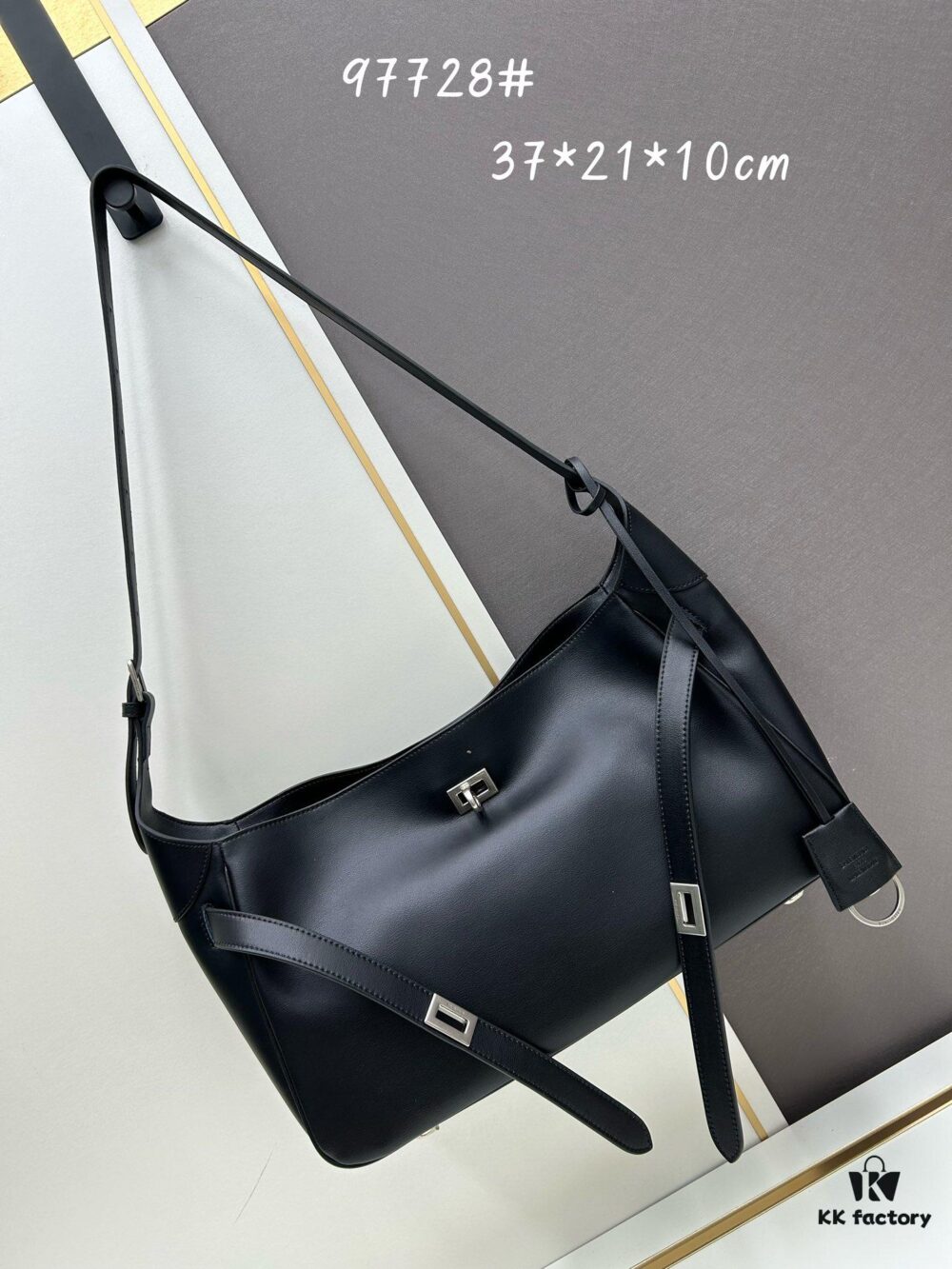 6930e2196e68136f4d9b23fa New BALENCIAGA Winter 24 Collection Re-See Shoulder Bucket Bag, Top-Grain Cowhide Leather, Minimalist Luxury Design