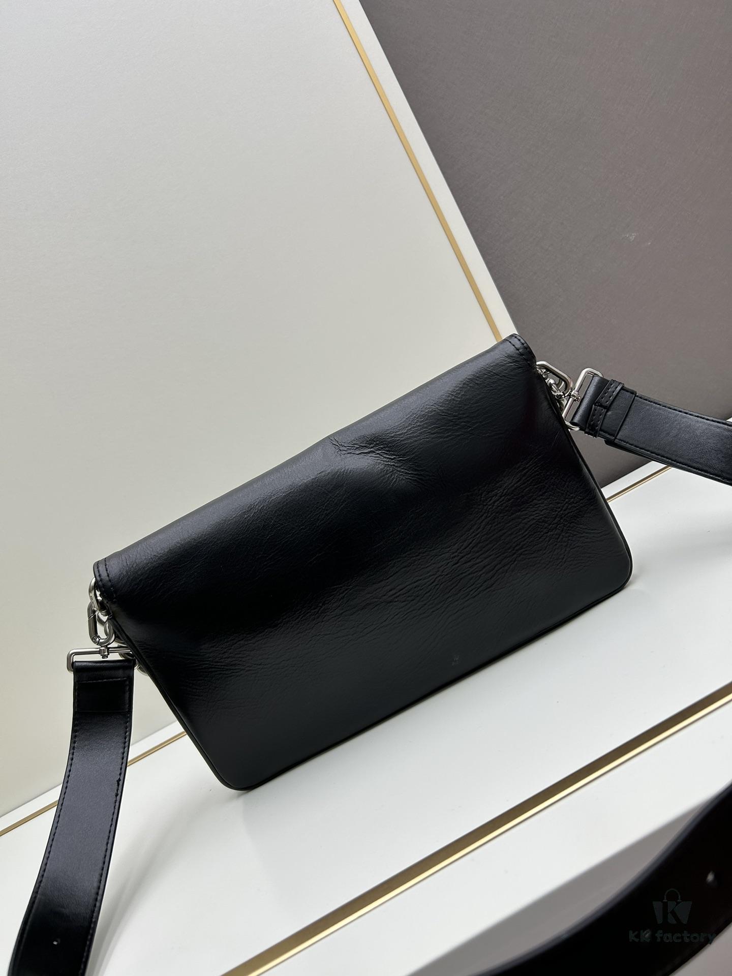 6930e2a86e68136f4d9b24c7 Medium Size 💰 Latest Hot-Selling Balenciaga New Soft Bag 84883, Top Grain Leather, Soft and Fine Texture, Stylish Metal Chain Strap