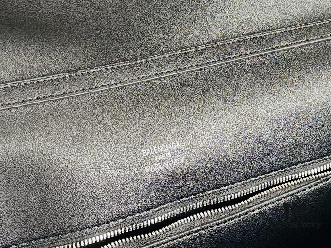 6930e3056e68136f4d9b2551 Large BALENCIAGA RODEO BAG Masterpiece - Instant Icon