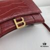 6930e3296e68136f4d9b258f New Arrival☀Balencia Paris Home, This Season's Highlight: Crocodile-Textured Black Hourglass Bag