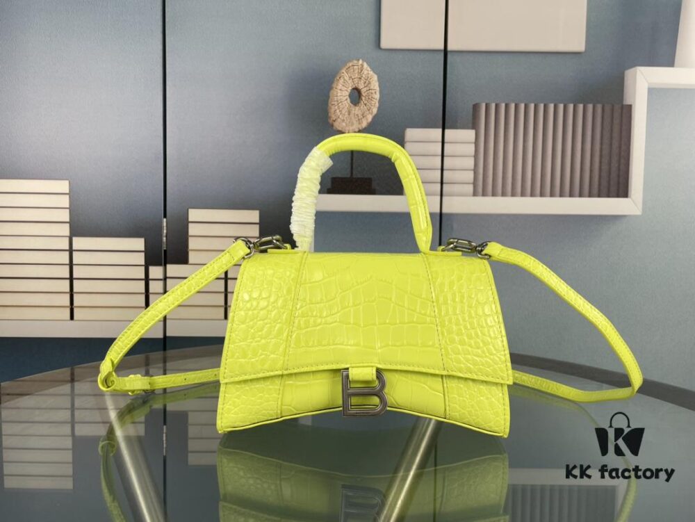 6930e3386e68136f4d9b25a7 New Large/Small 235 Balencia Paris, This Season's Highlight: Tote Bag with Hourglass Silhouette in Plain Weave