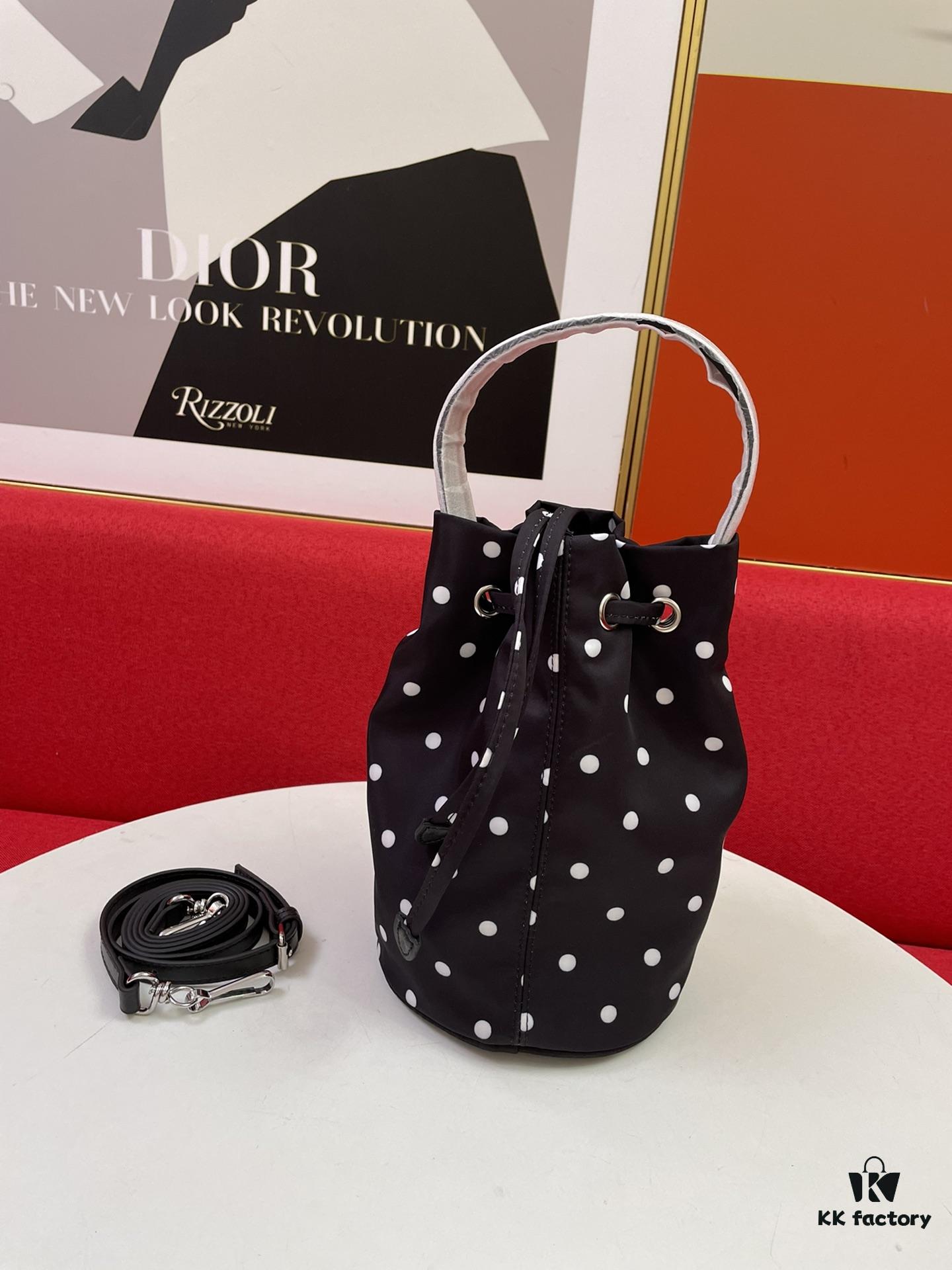 6930e3fa6e68136f4d9b26e0 BALENCIAGA Spring Summer New Arrival NAVY CABAS Bucket Bag
