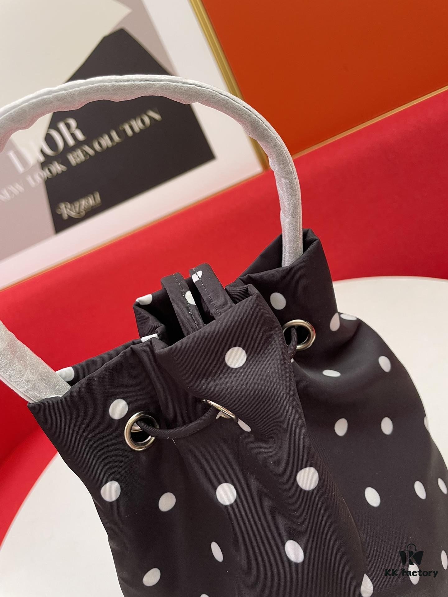 6930e3fc6e68136f4d9b26e3 BALENCIAGA Spring Summer New Arrival NAVY CABAS Bucket Bag