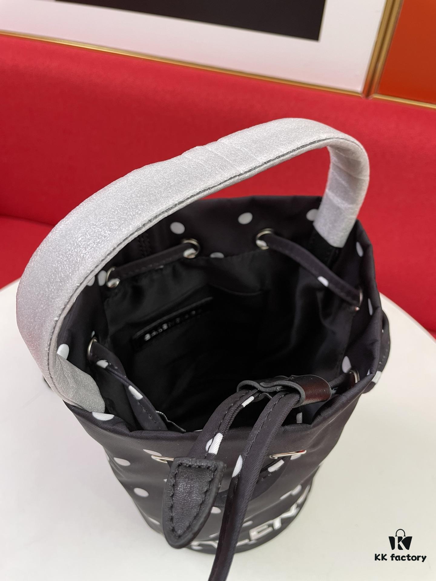 6930e3ff6e68136f4d9b26e6 BALENCIAGA Spring Summer New Arrival NAVY CABAS Bucket Bag