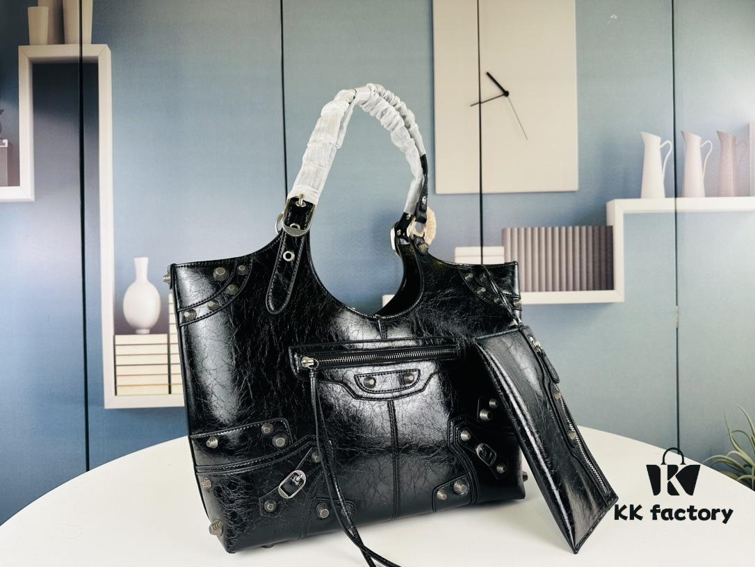 6930e42e6e68136f4d9b2732 Balenciaga's New Large Tote from Fall 23 Collection