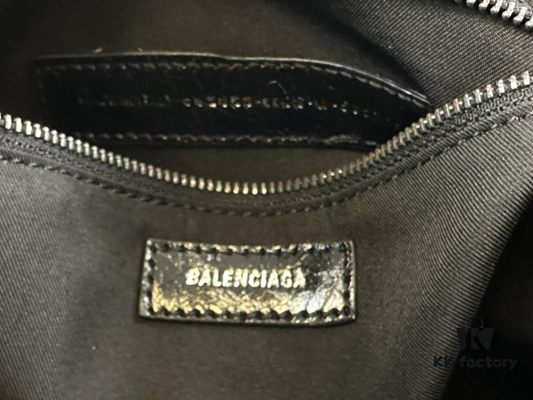 6930e4326e68136f4d9b273a Balenciaga's New Large Tote from Fall 23 Collection