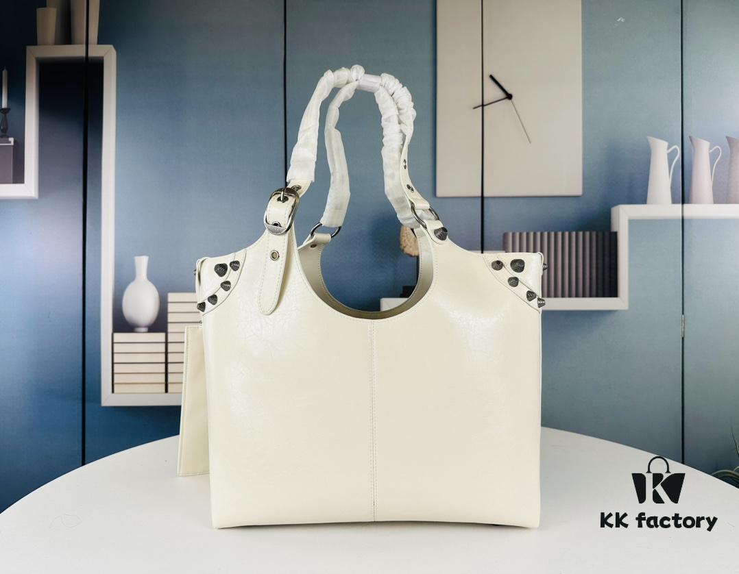 Balenciaga's New Large Tote from Fall 2023 Collection