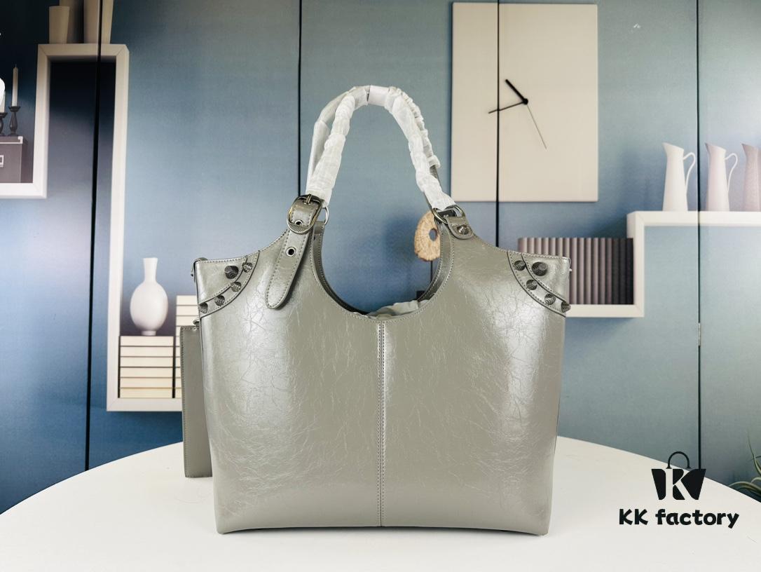 6930e4396e68136f4d9b2746 Balenciaga Motorcycle Tote Bag from Fall 23 Collection