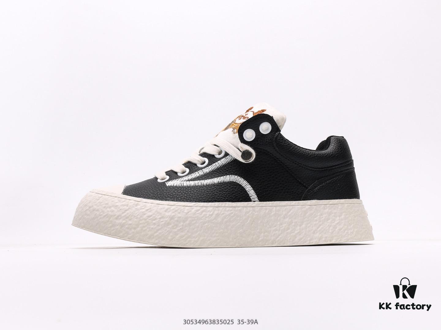 6930e68e6e68136f4d9b2b56 Chanel Kung Fu Panda Electric Show Style 2024 Autumn/Winter New Authentic Leather Lightweight Versatile Casual Sneakers