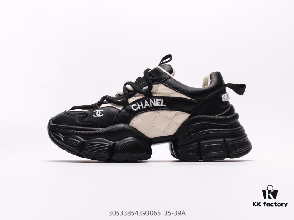 Chanel Four-Season Versatile Hidden Tennis Shoes for Coco Girls, Elegant and Comfortable, Custom Lamb Skin Upper with Calf Suede, Imported Breathable Fabric Lining, Lambskin Interior, Original Molded Rubber Studs Combined with Factory TPU Outsole