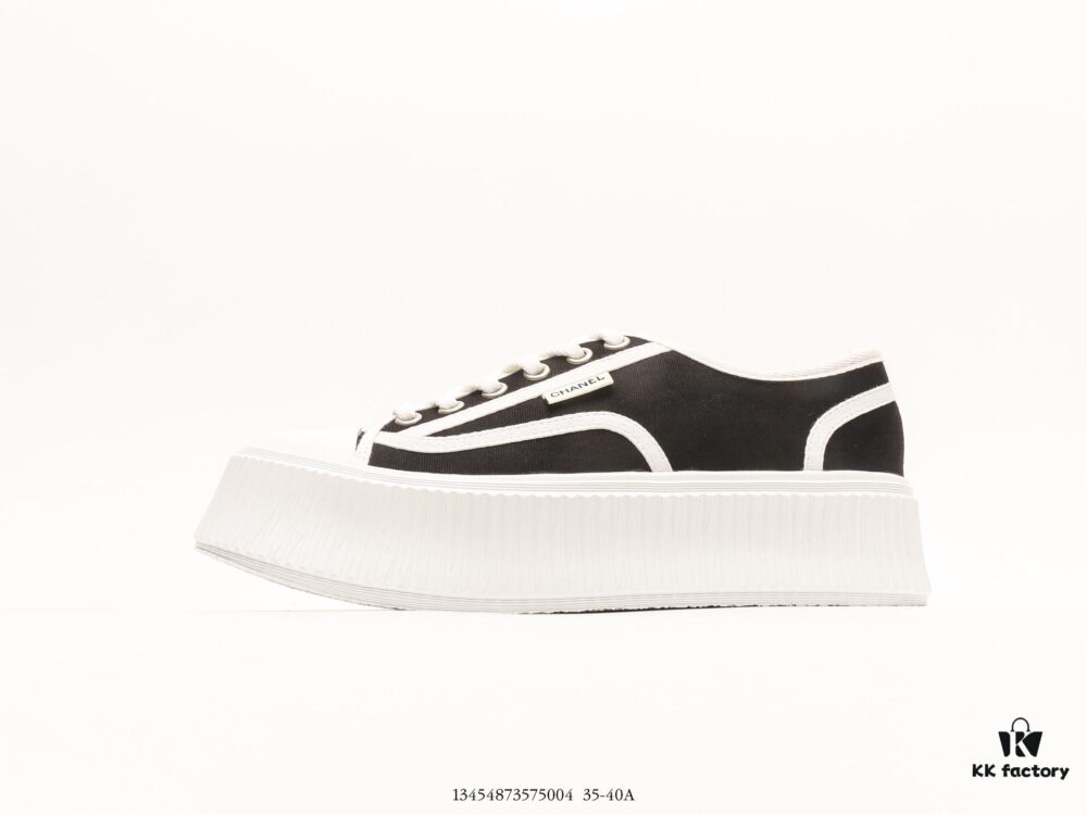 Chanel Canvas Casual Platform Sneakers, Classic All-Season Style, Favored by Influencers and Social Media Stars, Highly Popular with Excellent Breathability, Perfect for Spring and Summer, Stylish and Youthful Design That Elevates Any Outfit, Easy to Maintain, Comes with Exclusive Retail Packaging