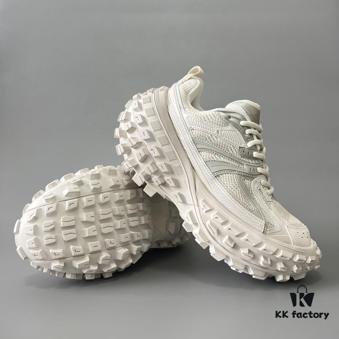 6930e8b96e68136f4d9b2ece BALENCIAGA Defender Silver Tire Dad Sneakers Unisex