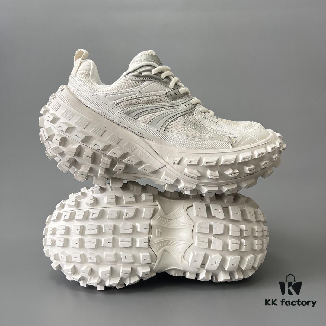 6930e8b96e68136f4d9b2ecf BALENCIAGA Defender Silver Tire Dad Sneakers Unisex