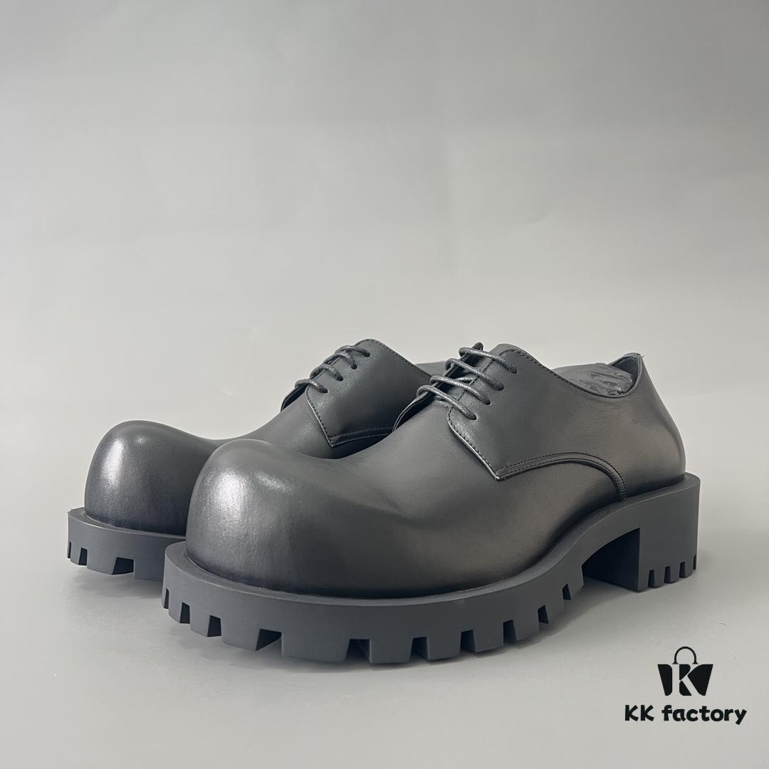 6930e93e6e68136f4d9b2f92 Balenciaga Sergent Smooth Calfskin Four-Eyelet Derby Shoes in Black