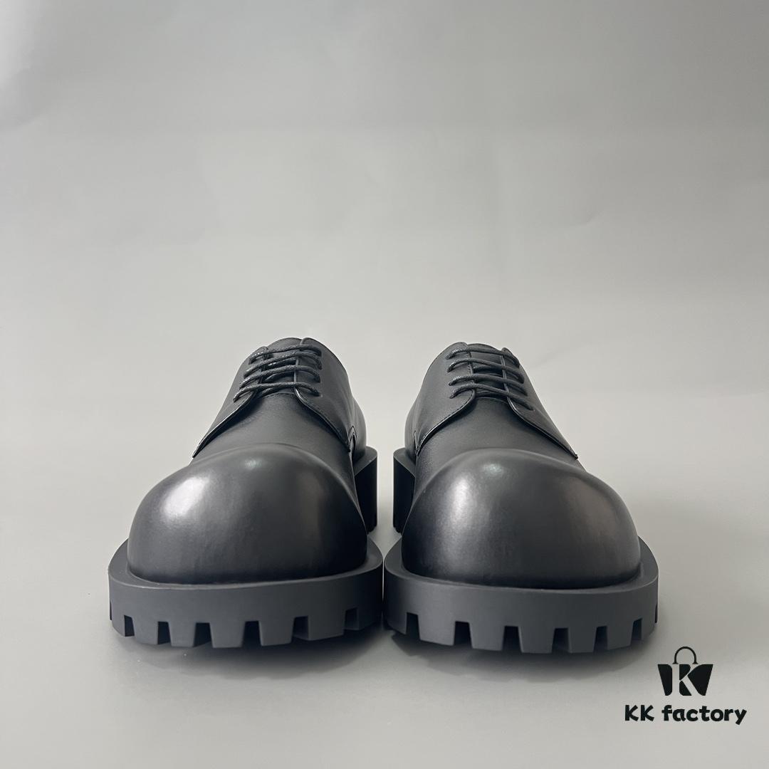 6930e93f6e68136f4d9b2f95 Balenciaga Sergent Smooth Calfskin Four-Eyelet Derby Shoes in Black
