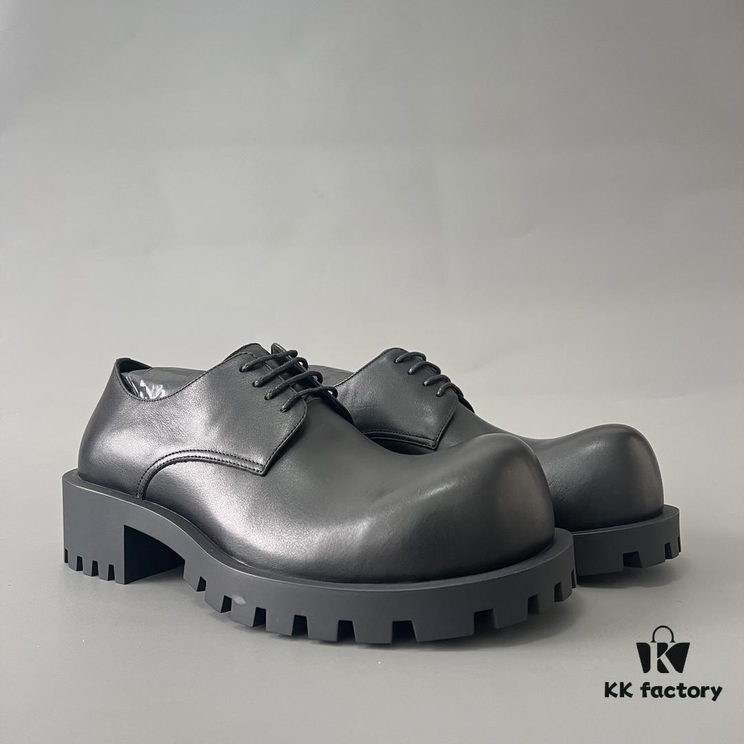6930e9426e68136f4d9b2f97 Balenciaga Sergent Smooth Calfskin Four-Eyelet Derby Shoes in Black