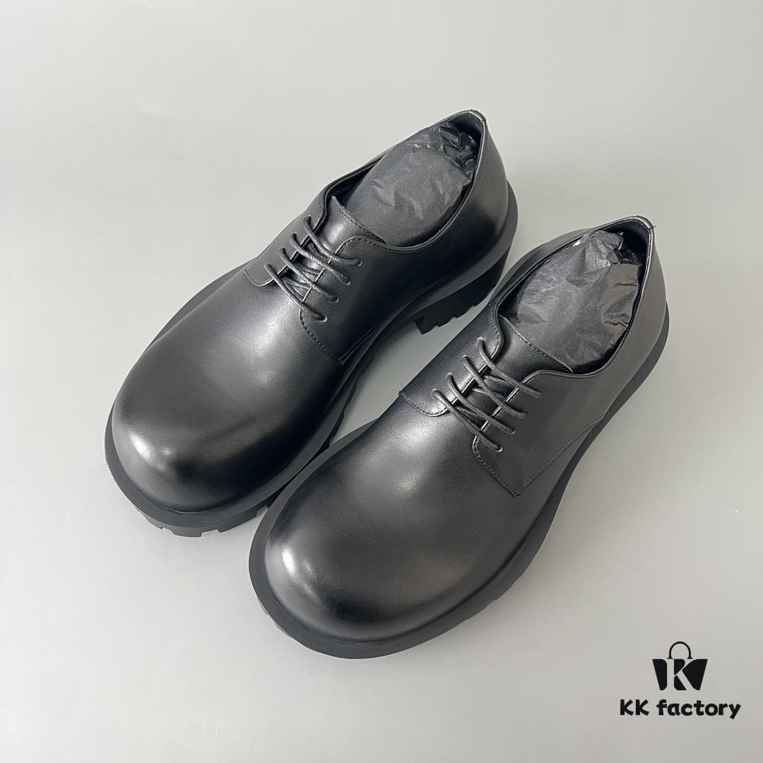 6930e9436e68136f4d9b2f99 Balenciaga Sergent Smooth Calfskin Four-Eyelet Derby Shoes in Black