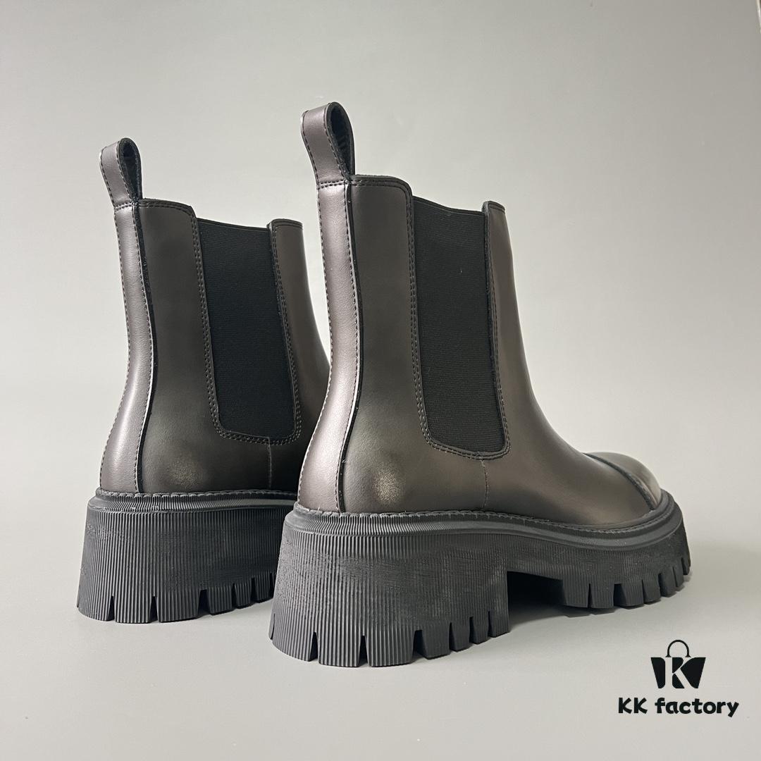 6930e9586e68136f4d9b2fbd Balenciaga Tractor Leather Platform Ankle Boots with Distressed Detailing