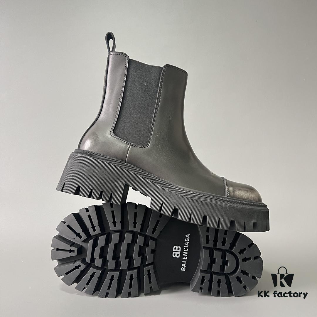 6930e9596e68136f4d9b2fbf Balenciaga Tractor Leather Platform Ankle Boots with Distressed Detailing