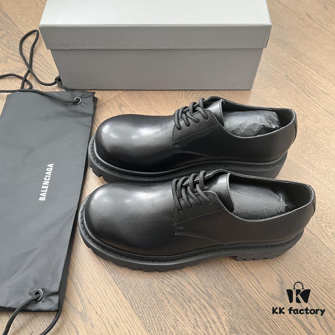 Balenciaga Sergent Derby Shoes in Smooth Calfskin Leather in Black