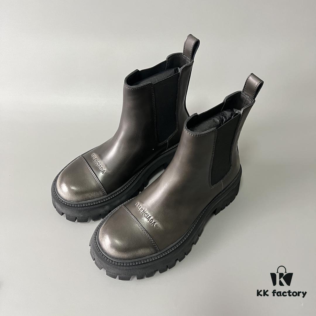 6930e9626e68136f4d9b2fca Balenciaga Tractor Leather Platform Ankle Boots with Distressed Detailing