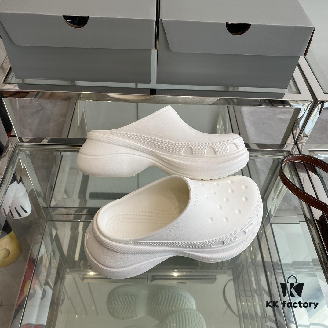 6930ea416e68136f4d9b30b4 Balenciaga x Crocs Slides! Extremely comfortable to wear with bare legs, turning heads everywhere. Perfect combination of height enhancement and comfort. A must-have item recommended by influencers.