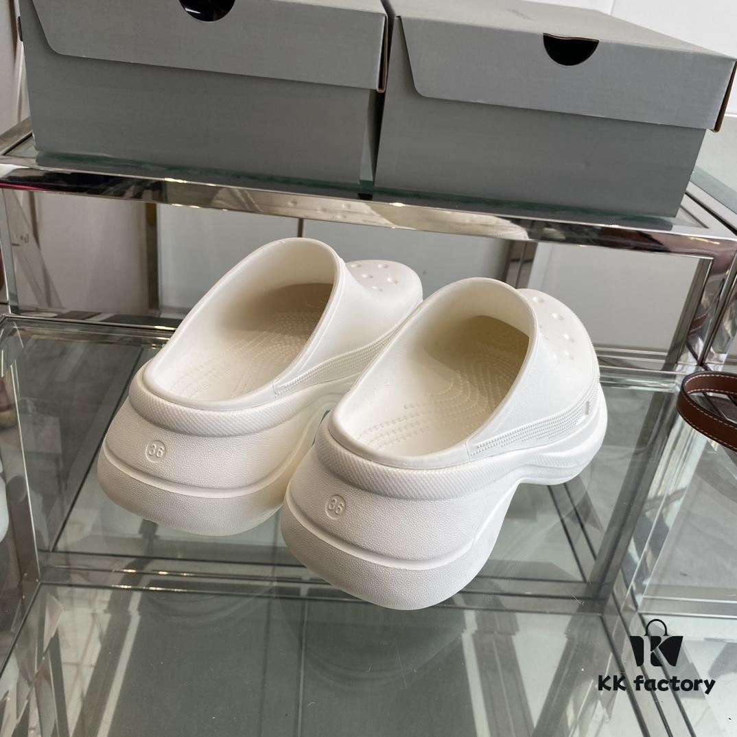 6930ea416e68136f4d9b30b5 Balenciaga x Crocs Slides! Extremely comfortable to wear with bare legs, turning heads everywhere. Perfect combination of height enhancement and comfort. A must-have item recommended by influencers.