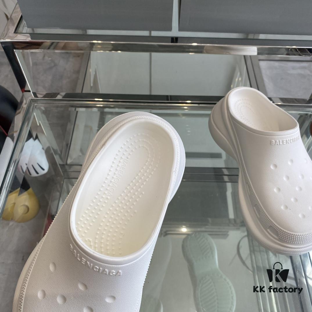 6930ea426e68136f4d9b30b6 Balenciaga x Crocs Slides! Extremely comfortable to wear with bare legs, turning heads everywhere. Perfect combination of height enhancement and comfort. A must-have item recommended by influencers.