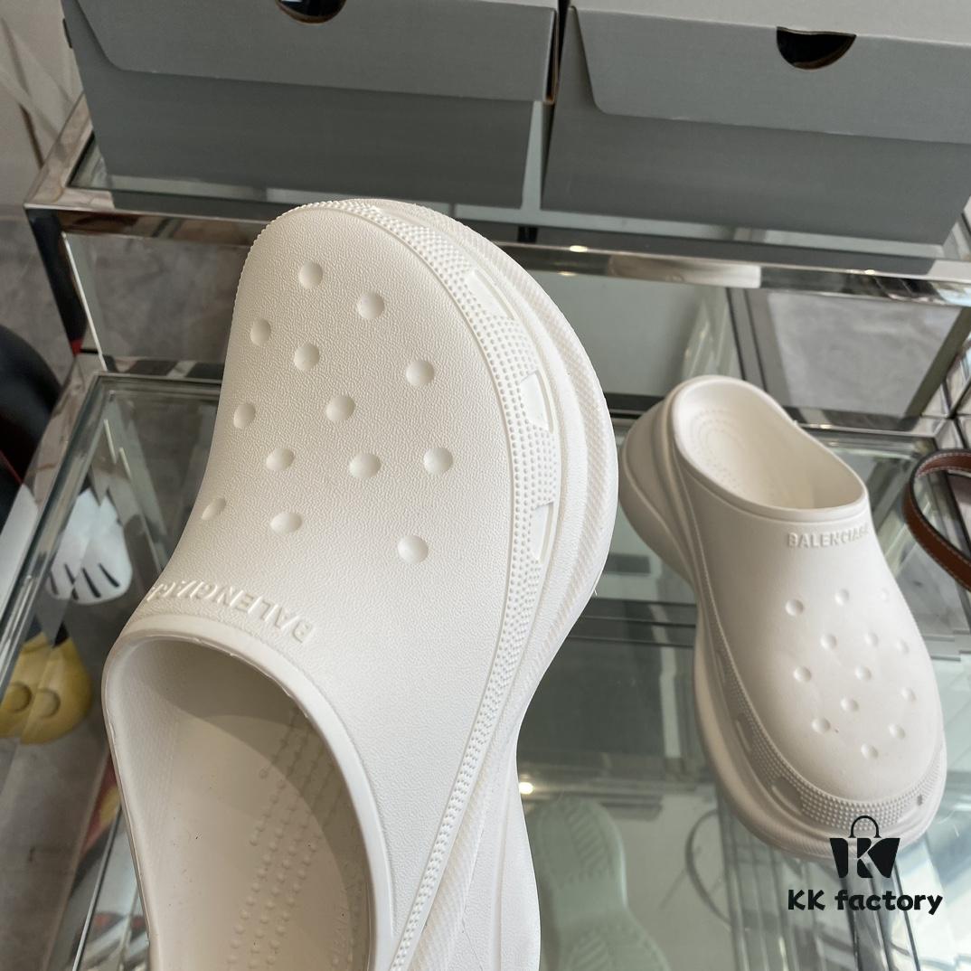 6930ea426e68136f4d9b30b7 Balenciaga x Crocs Slides! Extremely comfortable to wear with bare legs, turning heads everywhere. Perfect combination of height enhancement and comfort. A must-have item recommended by influencers.