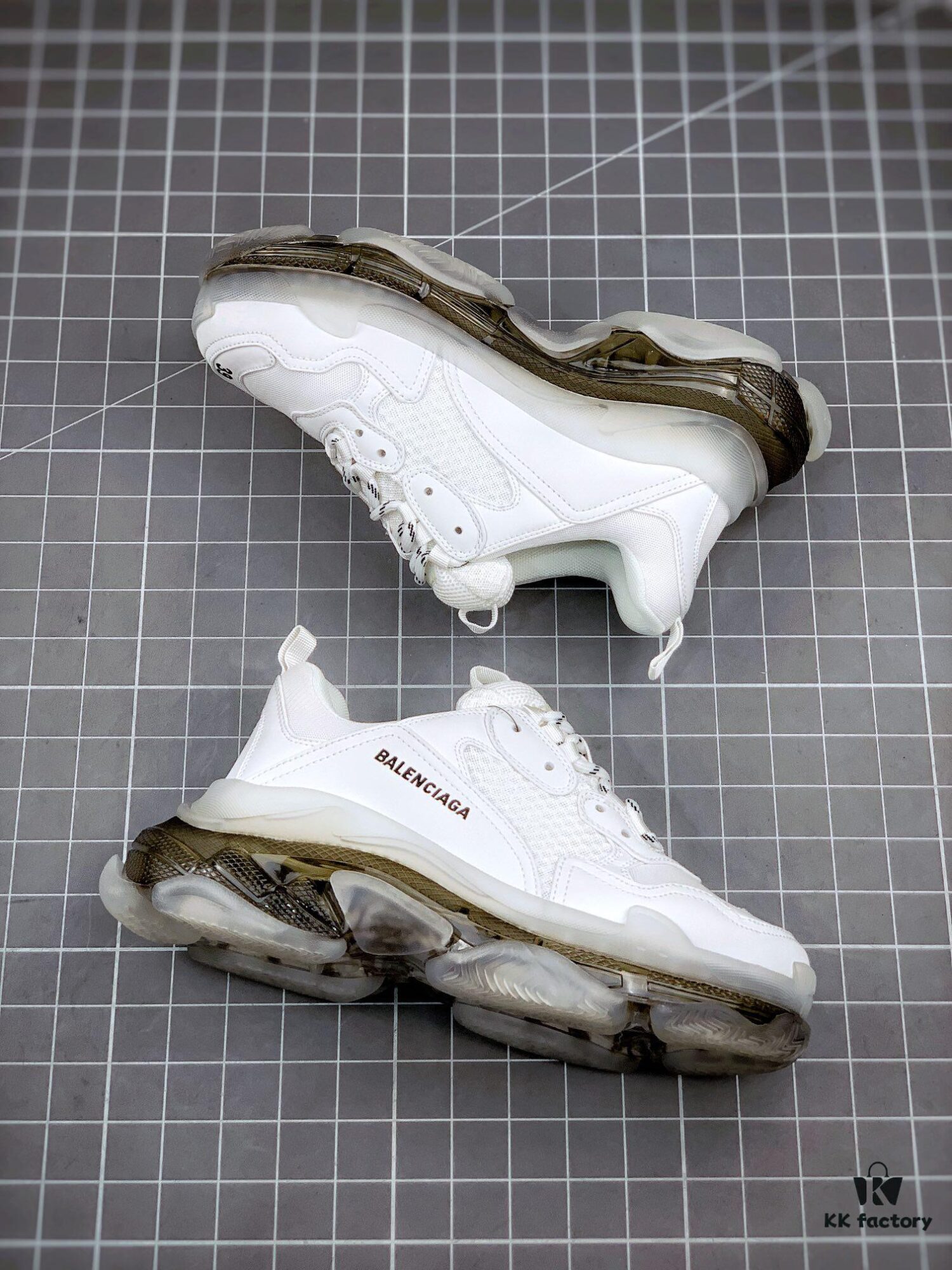 6930ea926e68136f4d9b3110 Balenciaga Triple S White Carbon Grey