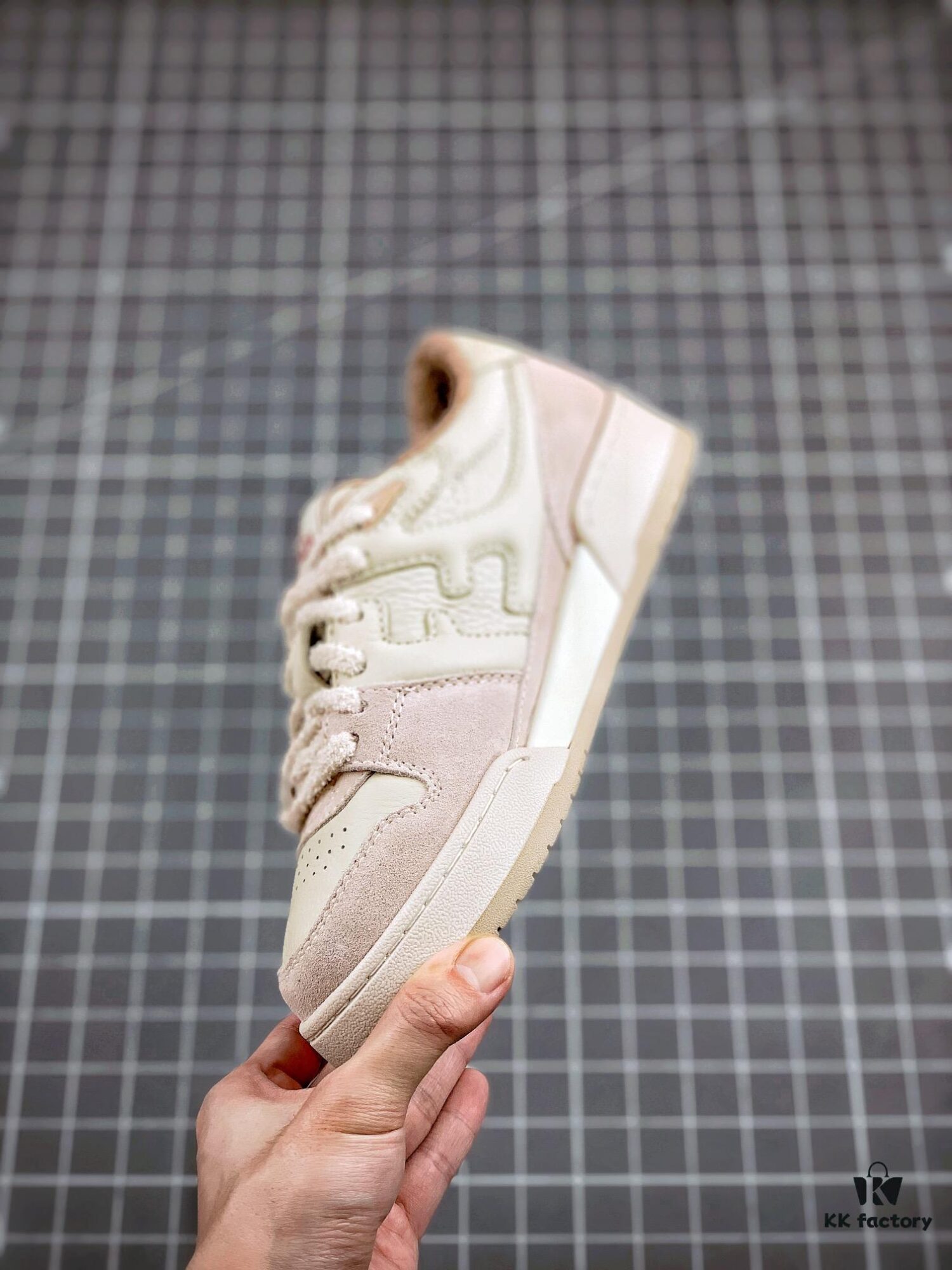 6930eb286e68136f4d9b31e2 FENDI Match Unisex Casual Sneakers, Designer Kim Jones Latest Release, Luxurious Leather and Suede Fusion with FF Logo, Anti-Scratch Chip Embedded Sole