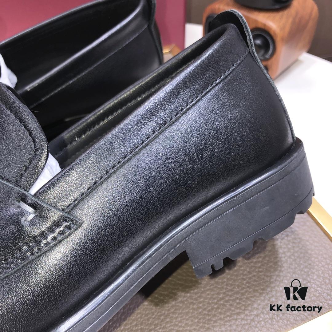 6930ebd66e68136f4d9b32ed Ferragamo Latest Design Original Imported Cowhide Leather with Dyed Lamb Skin Lining and Luxurious Metal Buckle
