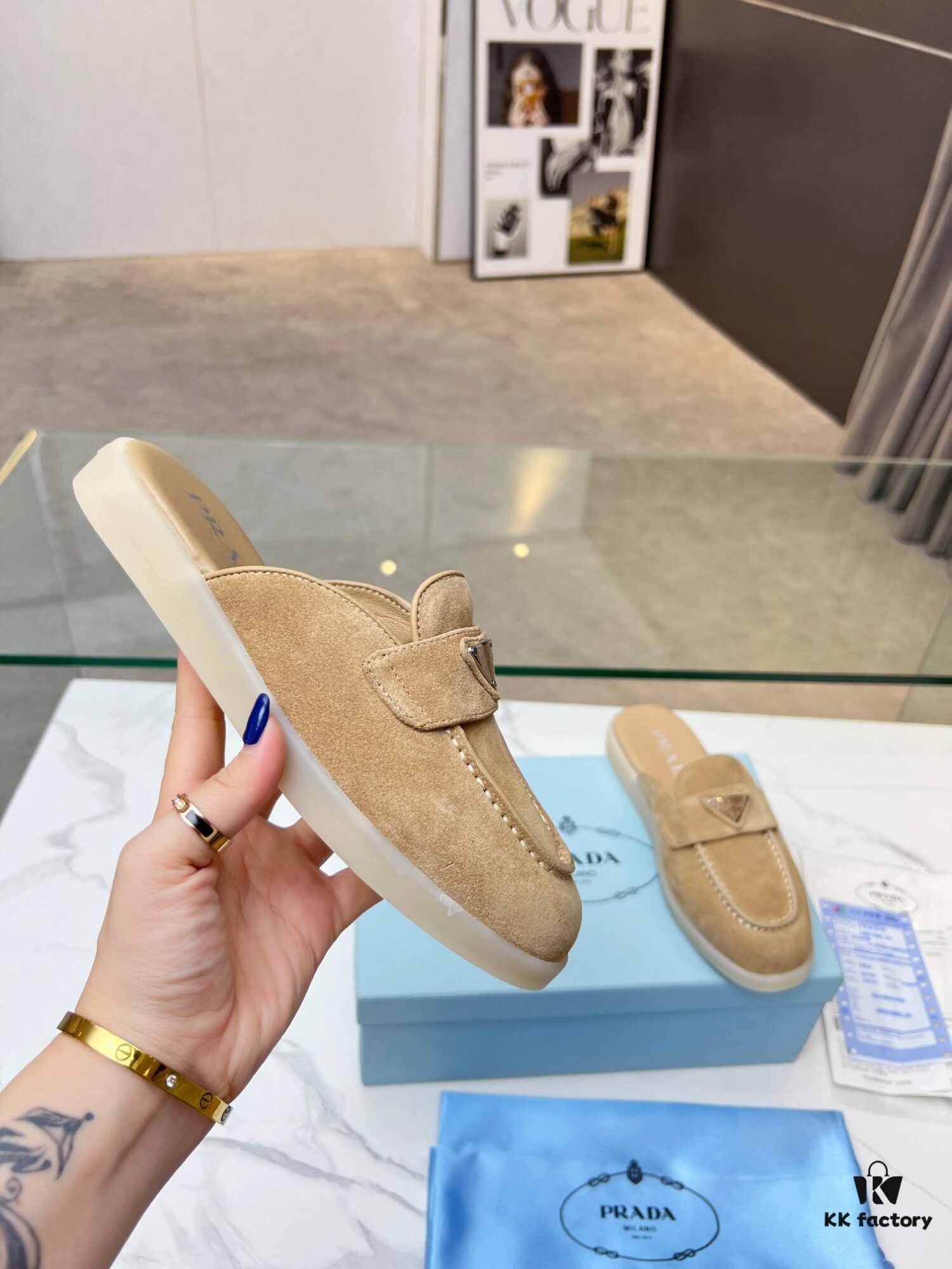 PRADA 2023 Latest Loafer Slipper, Hot Urban Fashion Series, Functional and Tech-Driven Design with Embossed Rubber Triangle Logo, Full Cowhide Upper for Ultimate Comfort