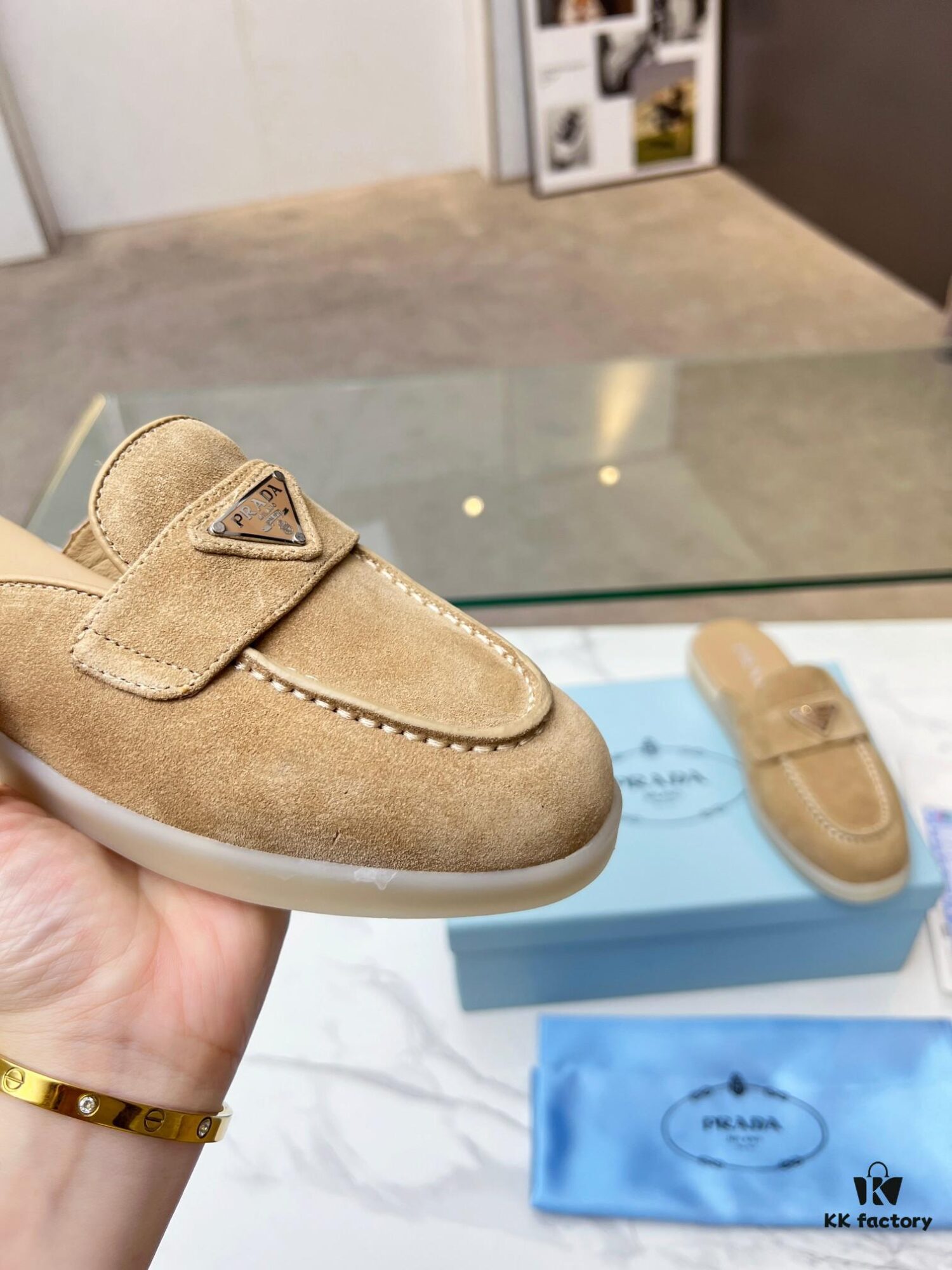 PRADA 2023 Latest Loafer Slipper, Hot Urban Fashion Series, Functional and Tech-Driven Design with Embossed Rubber Triangle Logo, Full Cowhide Upper for Ultimate Comfort