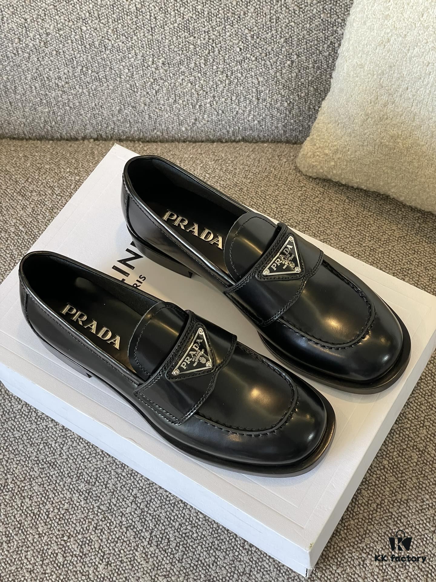 6930ec736e68136f4d9b33d5 Prada 22SS Classic Leather-Soled Loafers