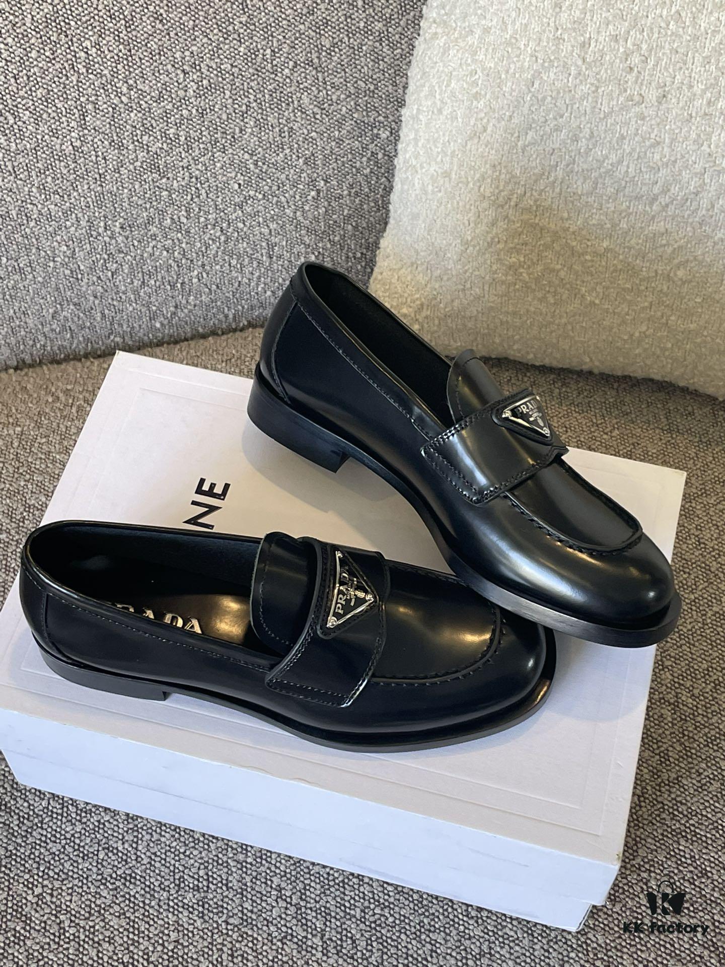 6930ec746e68136f4d9b33d6 Prada 22SS Classic Leather-Soled Loafers