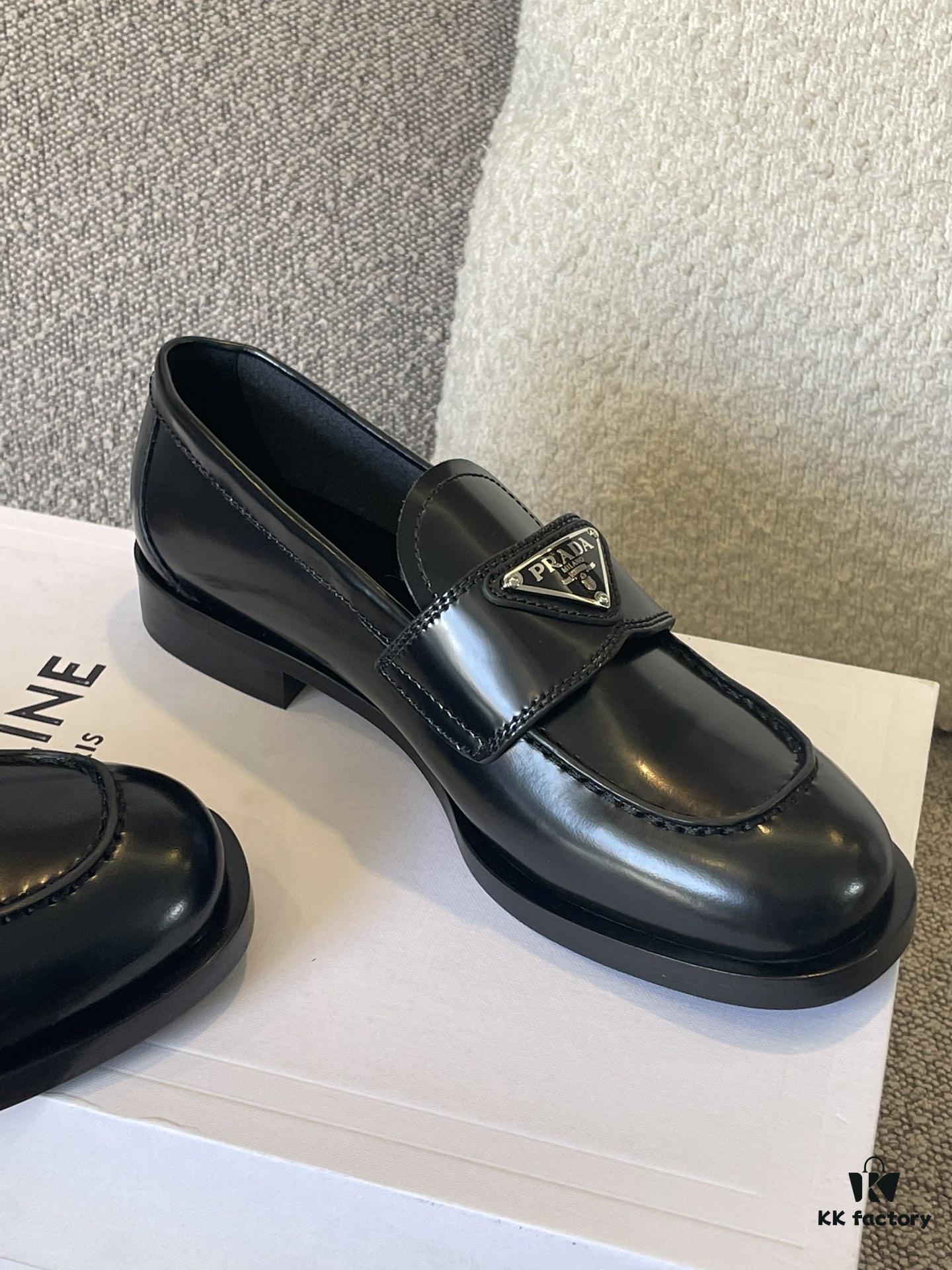 6930ec746e68136f4d9b33d7 Prada 22SS Classic Leather-Soled Loafers