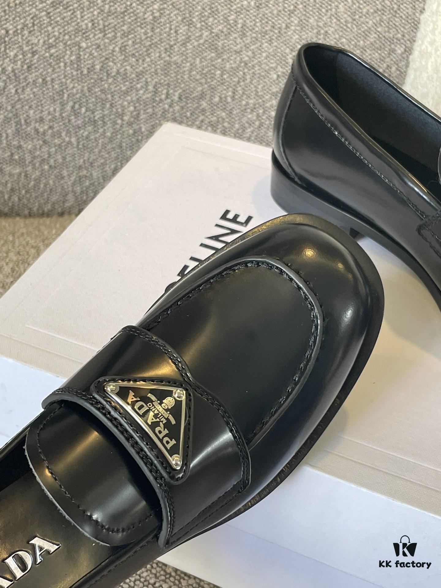 6930ec766e68136f4d9b33db Prada 22SS Classic Leather-Soled Loafers