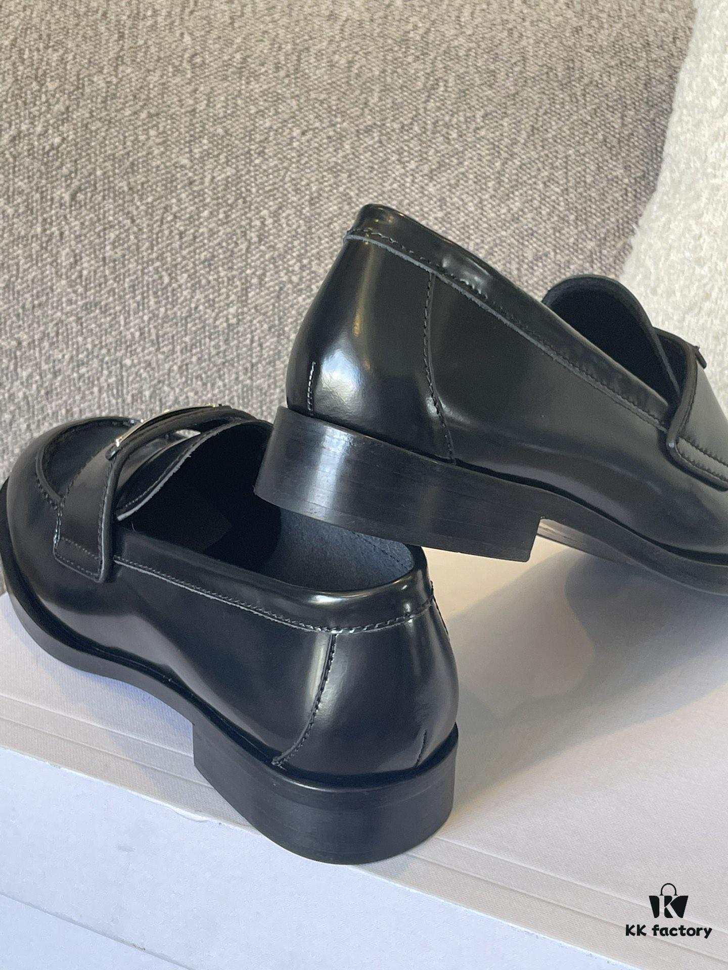 6930ec776e68136f4d9b33dc Prada 22SS Classic Leather-Soled Loafers