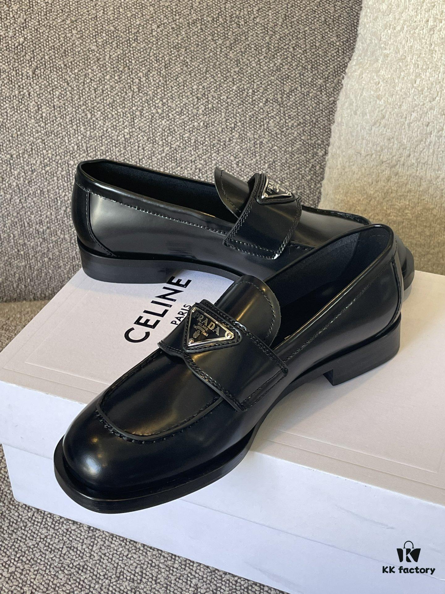 6930ec776e68136f4d9b33dd Prada 22SS Classic Leather-Soled Loafers