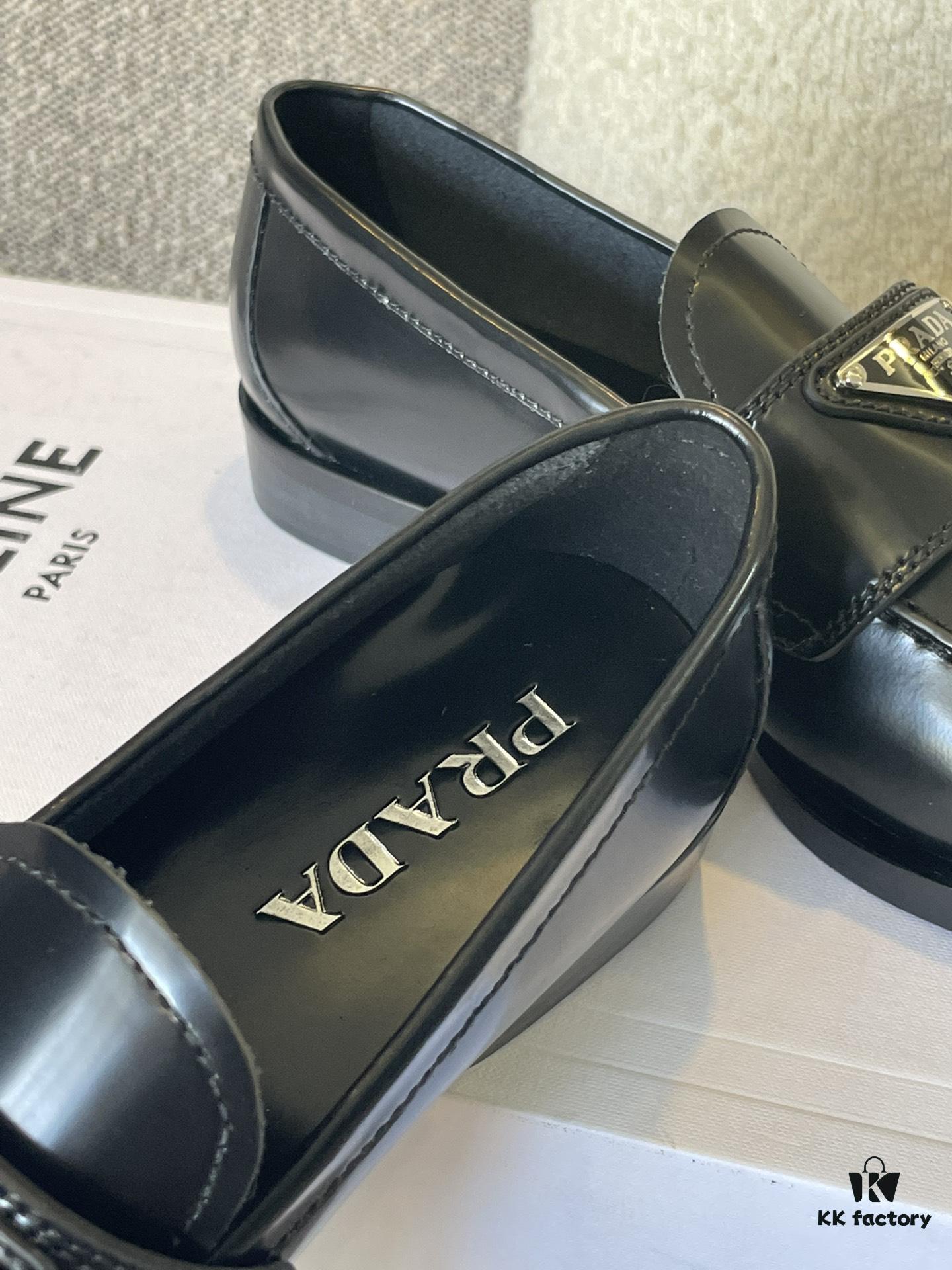 6930ec786e68136f4d9b33df Prada 22SS Classic Leather-Soled Loafers