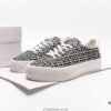 6930ecaa6e68136f4d9b3424 Givenchy Givenchy from France, founded by designer Hubert de Givenchy, embodies the brand's original spirit. #ZeroGlueTechnology #UpperMadeOfOriginalMatteSilkCalfLeather #HeelLiningAndInsoleMadeOfOriginalMatteLeather The most desirable all-season white sneakers in 2019