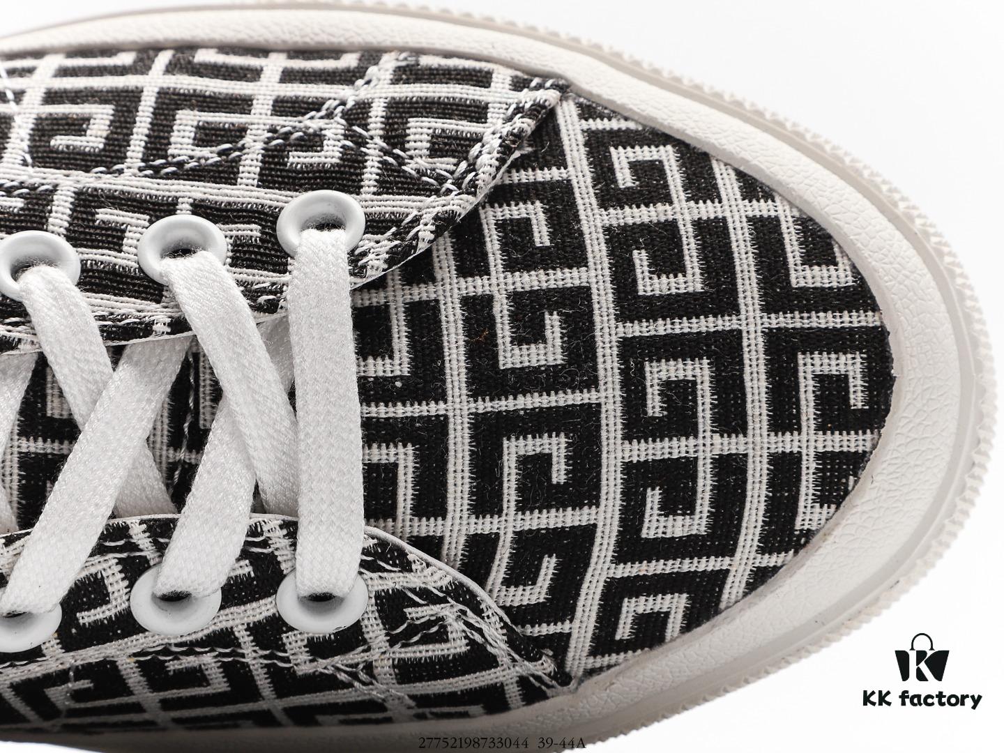 6930ecaa6e68136f4d9b3427 Givenchy Givenchy from France, founded by designer Hubert de Givenchy, embodies the brand's original spirit. #ZeroGlueTechnology #UpperMadeOfOriginalMatteSilkCalfLeather #HeelLiningAndInsoleMadeOfOriginalMatteLeather The most desirable all-season white sneakers in 2019
