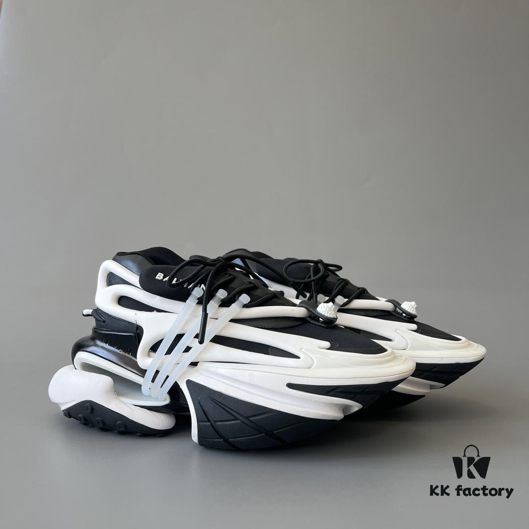 6930ef5e6e68136f4d9b385b Balmain Yacht Shoes Black and White
