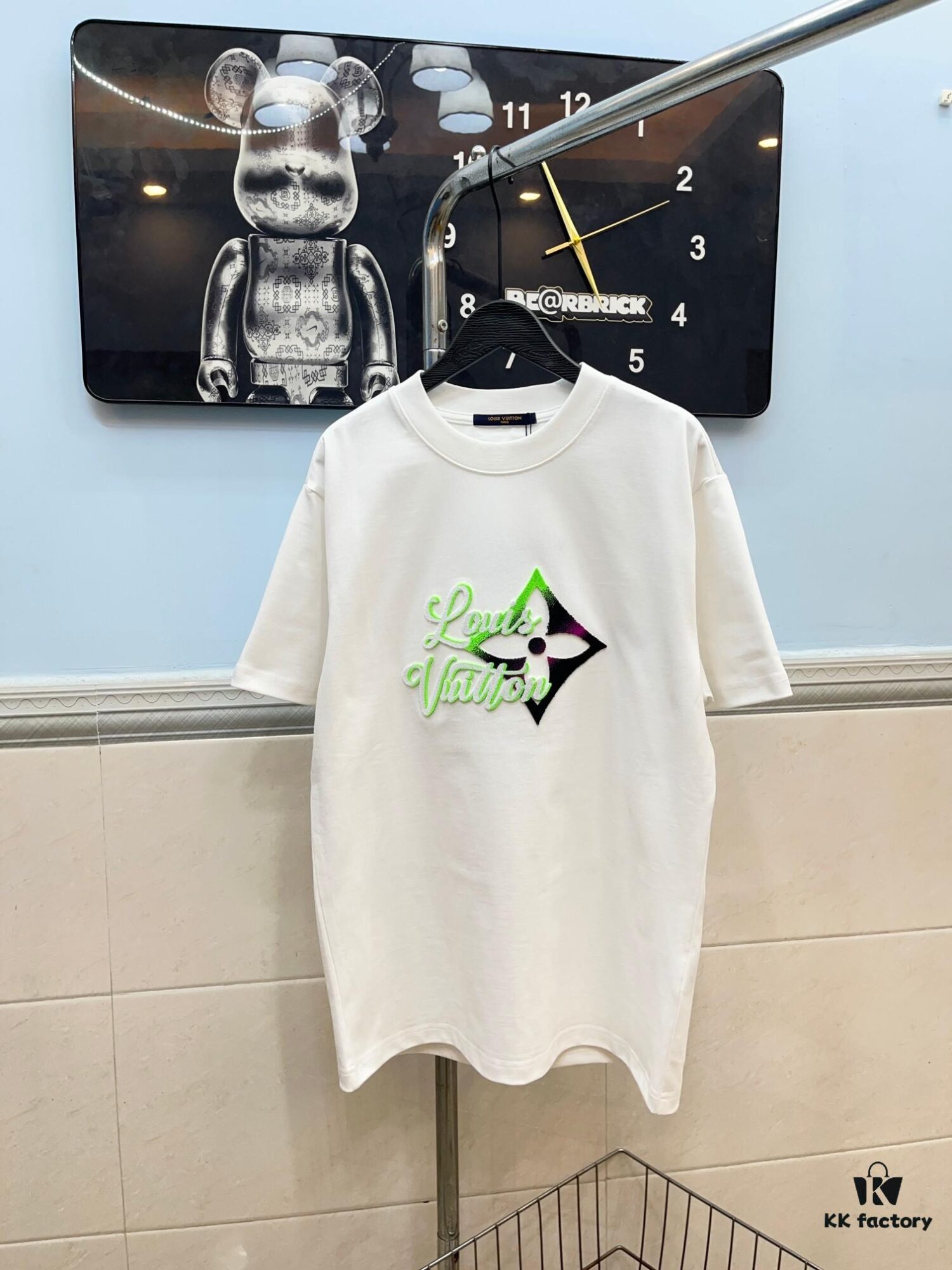 6930f4fe6e68136f4d9b3f74 LOUIS VUITTON Lv Louis Vuitton New Logo Embroidered Gradient Letter Crew Neck Short Sleeve T-Shirt
